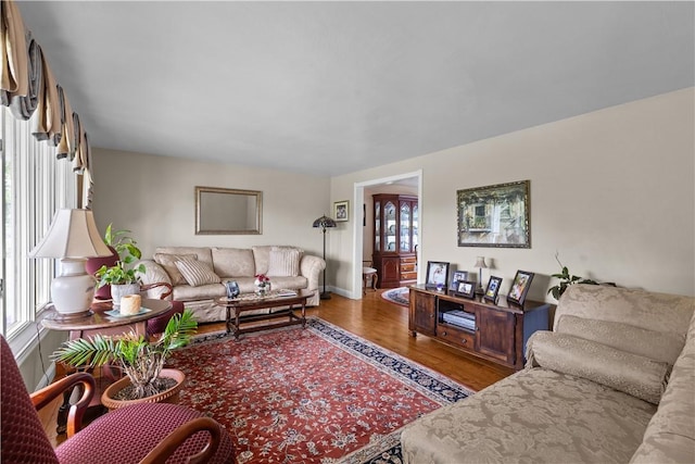 375 Navaho Hollow Rd, Coolbaugh Twp, PA 15438 - living area featuring wood finished floors and baseboards