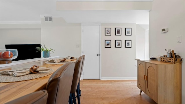 718 Carriage Cir, Pennsbury, PA 15205 - dining room featuring light wood-style floors and baseboards