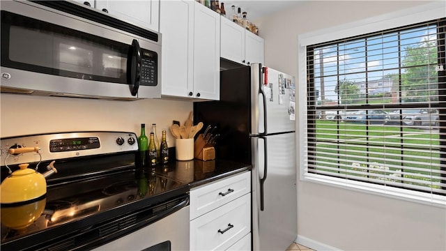 718 Carriage Cir, Pennsbury, PA 15205 - kitchen featuring stainless steel appliances, white cabinetry, dark countertops, and baseboards