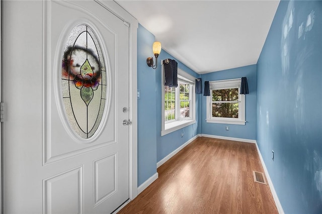 2001 Potomac Ave, Banksville/Westwood, PA 15216 - foyer with wood finished floors and baseboards