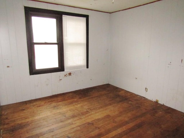 945 Roup Ave, Brackenridge, PA 15014 - unfurnished room featuring hardwood / wood-style floors and plenty of natural light