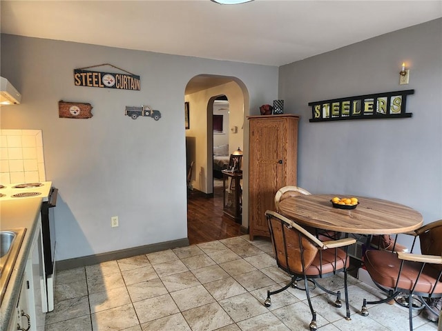 145 7th St, E Butler Boro, PA 16029 - dining room featuring arched walkways and baseboards