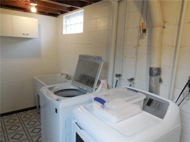 1118 Fairlane Dr, Hopewell Twp Bea, PA 15001 - laundry room featuring separate washer and dryer and concrete block wall