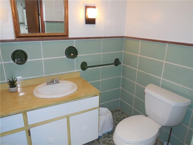 1118 Fairlane Dr, Hopewell Twp Bea, PA 15001 - bathroom featuring vanity, tile walls, toilet, and a wainscoted wall