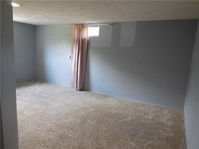 1118 Fairlane Dr, Hopewell Twp Bea, PA 15001 - spare room featuring carpet flooring