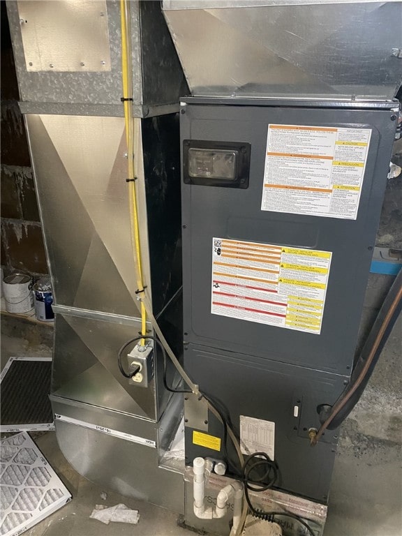 553-555 Steel Ave, Hempfield Twp Wml, PA 15635 - utilities featuring heating unit