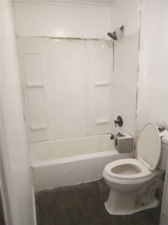 452 3rd St, Donora, PA 15033 - full bath featuring toilet and washtub / shower combination
