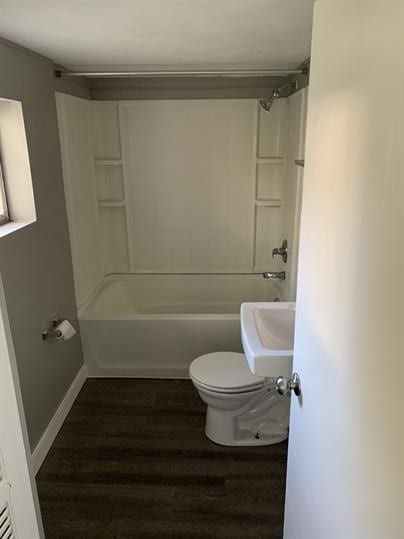 551-555 New Alexandria Rd, Hempfield Twp Wml, PA 15601 - full bath with wood finished floors, toilet, shower / washtub combination, a sink, and baseboards