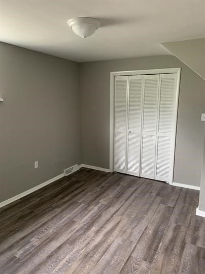 551-555 New Alexandria Rd, Hempfield Twp Wml, PA 15601 - unfurnished bedroom featuring baseboards, dark wood-type flooring, and a closet