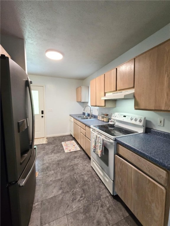 229 Chamberlain St, Allegheny Twp Wml, PA 15656 - kitchen featuring stainless steel fridge with ice dispenser, electric range, under cabinet range hood, a sink, and dark countertops