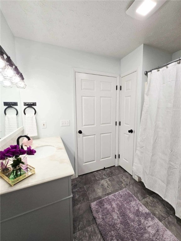 229 Chamberlain St, Allegheny Twp Wml, PA 15656 - full bath featuring vanity, a textured ceiling, and a shower with curtain