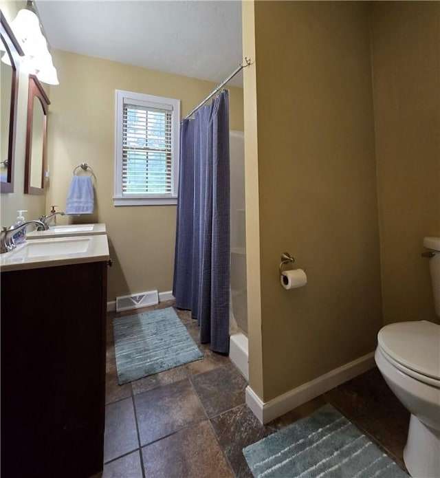 277 Dunn Rd, Hempfield Twp Wml, PA 15601 - bathroom with toilet, vanity, baseboards, and a shower with shower curtain