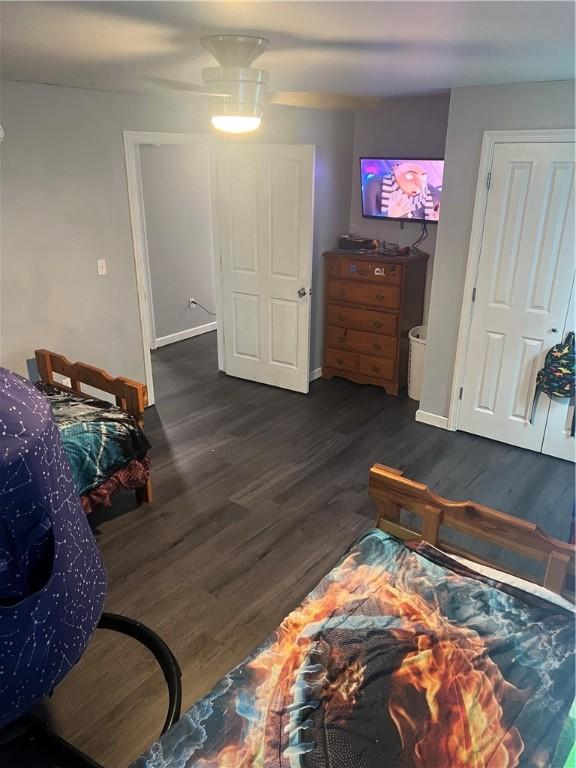 68 Kinsman Rd, West Salem Twp, PA 16125 - living area featuring dark wood-type flooring
