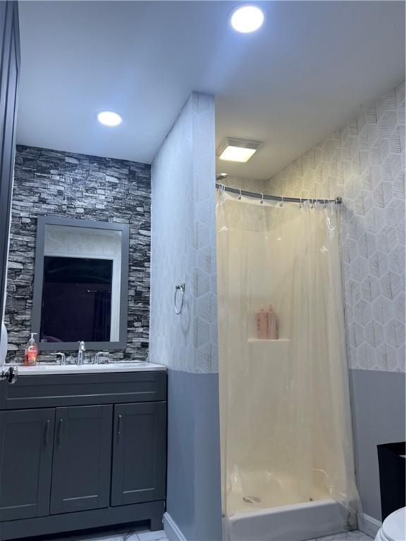 68 Kinsman Rd, West Salem Twp, PA 16125 - full bath featuring vanity, a stall shower, and recessed lighting