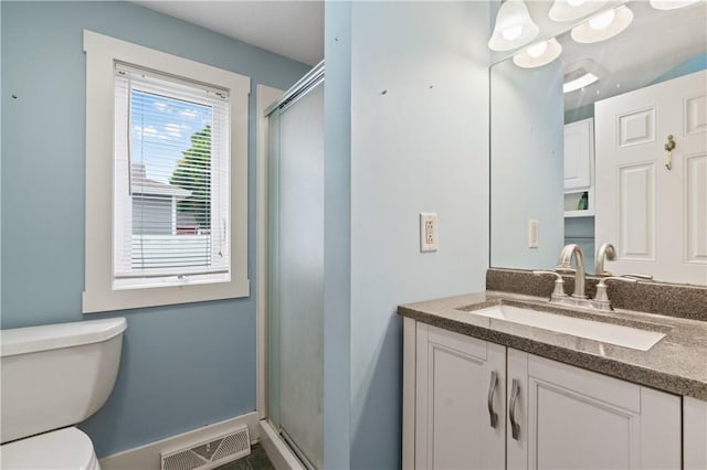 338 Buffalo St, Beaver, PA 15009 - full bath featuring vanity, a shower stall, toilet, and baseboards