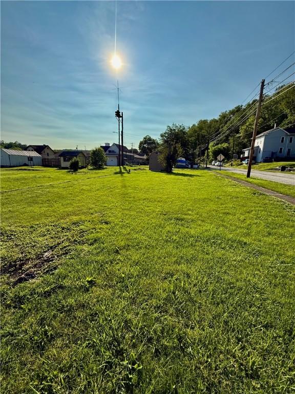 210 Griscom St, Dawson, PA 15428 - view of yard