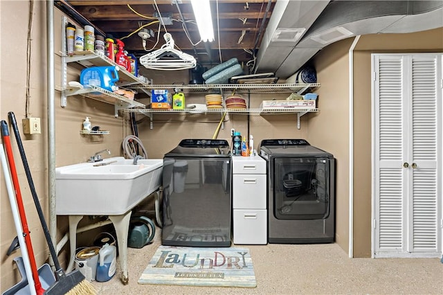 315 Yarrow Ln, Pleasant Hills, PA 15236 - laundry area with separate washer and dryer