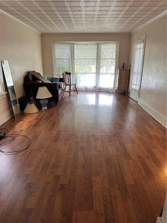 1810 Ridge Ave, Arnold, PA 15068 - sitting room with wood finished floors and crown molding