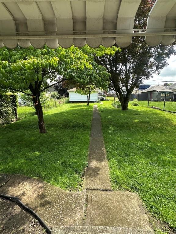 1810 Ridge Ave, Arnold, PA 15068 - view of grassy yard