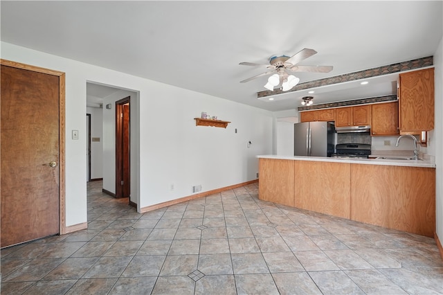 413 Stilley Rd, Jefferson Hills, PA 15025 - kitchen featuring stainless steel appliances, a sink, under cabinet range hood, a peninsula, and ceiling fan