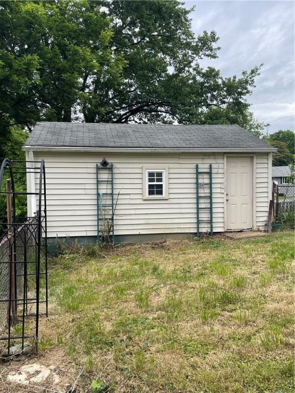 908 Cadet St, New Castle/4Th, PA 16101 - photo 3