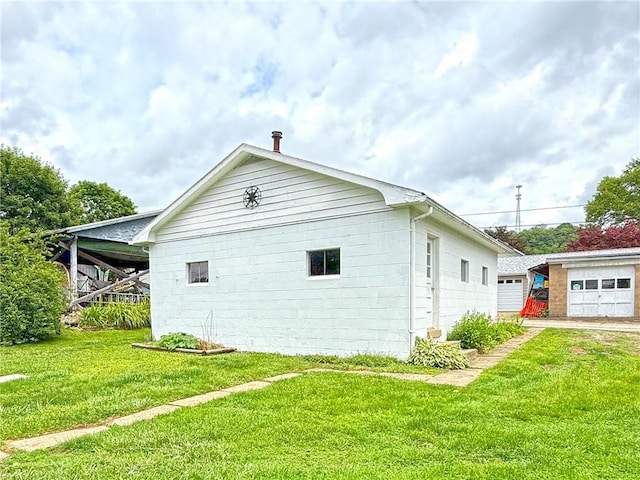 419 Washington Ave, Leechburg Boro, PA 15656 - view of property exterior featuring a lawn, a detached garage, and an outdoor structure