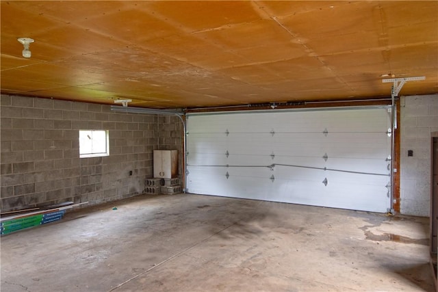 419 Washington Ave, Leechburg Boro, PA 15656 - garage featuring concrete block wall