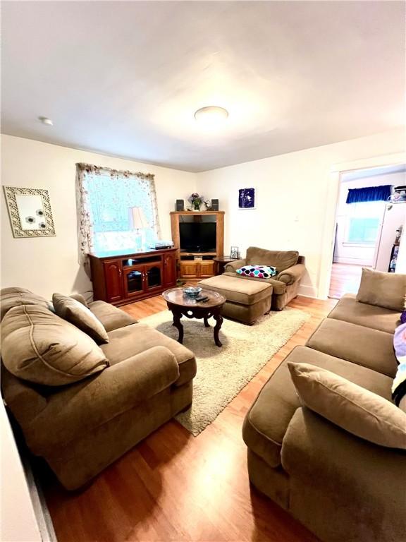 127 Tipple Row Rd, Hempfield Twp Wml, PA 15601 - living room featuring light wood-style flooring
