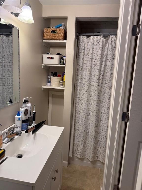 127 Tipple Row Rd, Hempfield Twp Wml, PA 15601 - bathroom featuring vanity and tile patterned flooring