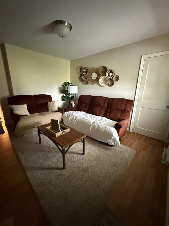127 Tipple Row Rd, Hempfield Twp Wml, PA 15601 - living area with wood finished floors