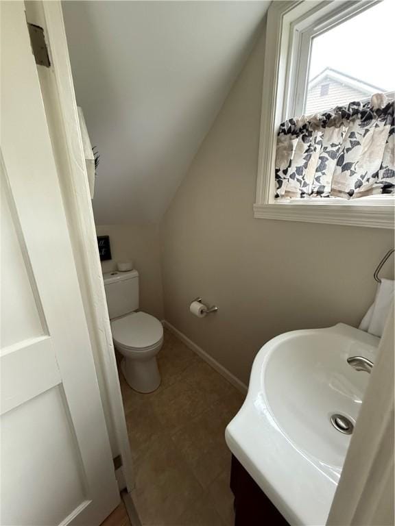 127 Tipple Row Rd, Hempfield Twp Wml, PA 15601 - bathroom featuring toilet, lofted ceiling, a sink, and baseboards