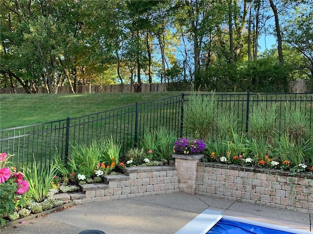 3124 Canterbury Dr, Hampton, PA 15101 - view of yard with a patio