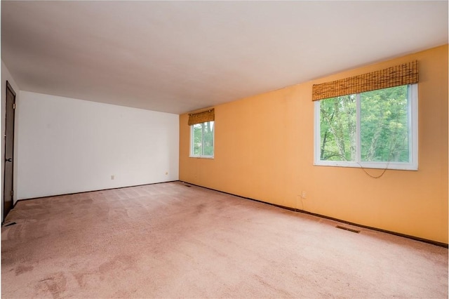 3131 Cheltenham Ct, Hampton, PA 15044 - unfurnished room with carpet floors