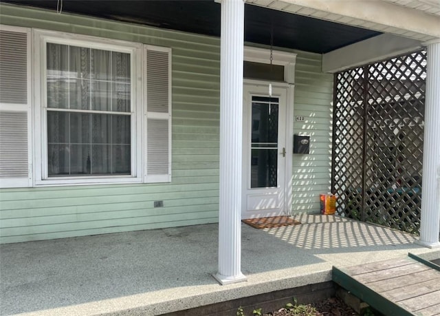 622 E 10th Ave, Tarentum, PA 15084 - entrance to property with a patio area