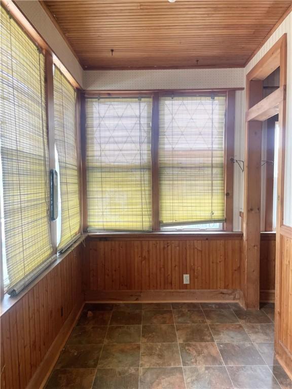 622 E 10th Ave, Tarentum, PA 15084 - view of unfurnished sunroom
