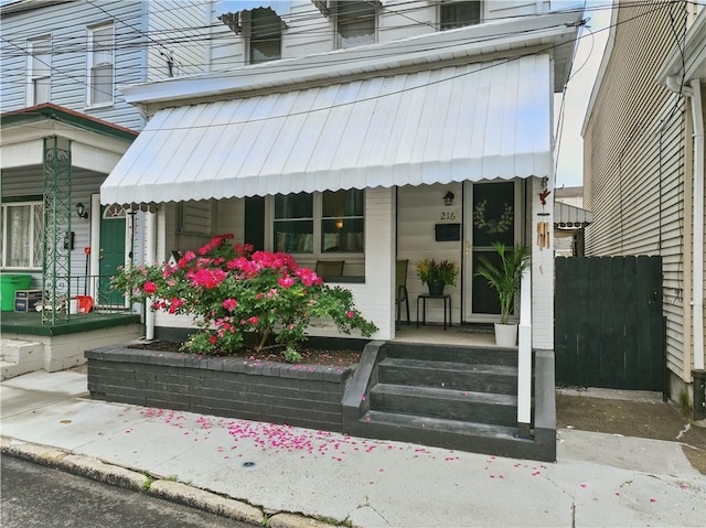 216 11th St, Sharpsburg, PA 15215 - property entrance with a porch