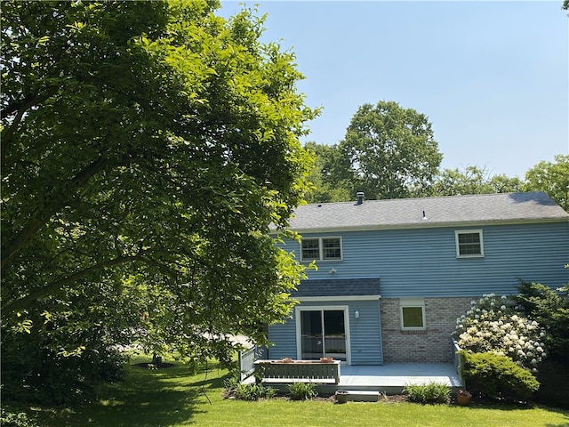 728 Heathergate, Indiana Twp Nal, PA 15238 - rear view of property with a yard, a wooden deck, brick siding, and a shingled roof