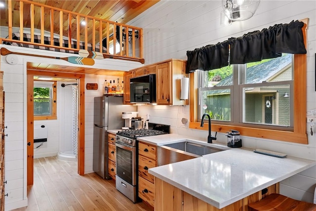 319 Ferry Ln, North-Other Area, PA 16370 - kitchen featuring stainless steel appliances, a sink, light countertops, light wood-style floors, and a peninsula