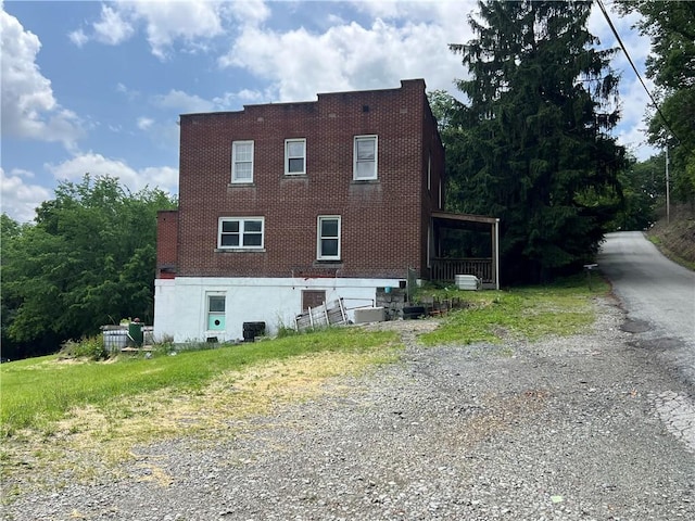 140 Smartnick Rd, Hempfield Twp Wml, PA 15601 - view of side of home featuring brick siding