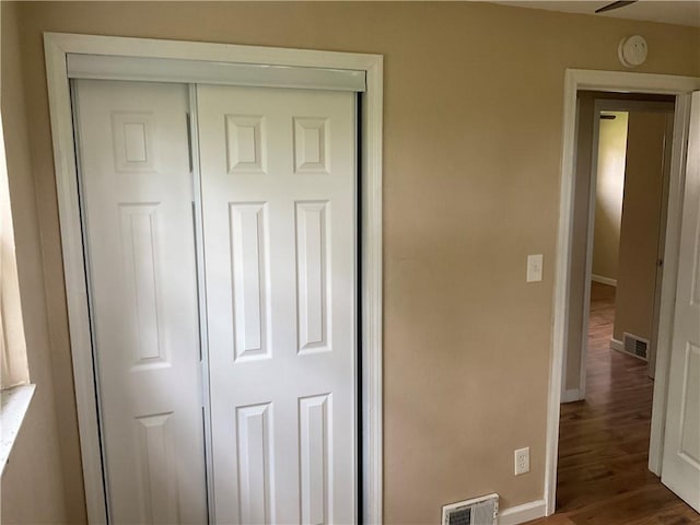 157 Suncrest Dr, Verona, PA 15147 - detailed view of baseboards, wood finished floors, and a smoke detector