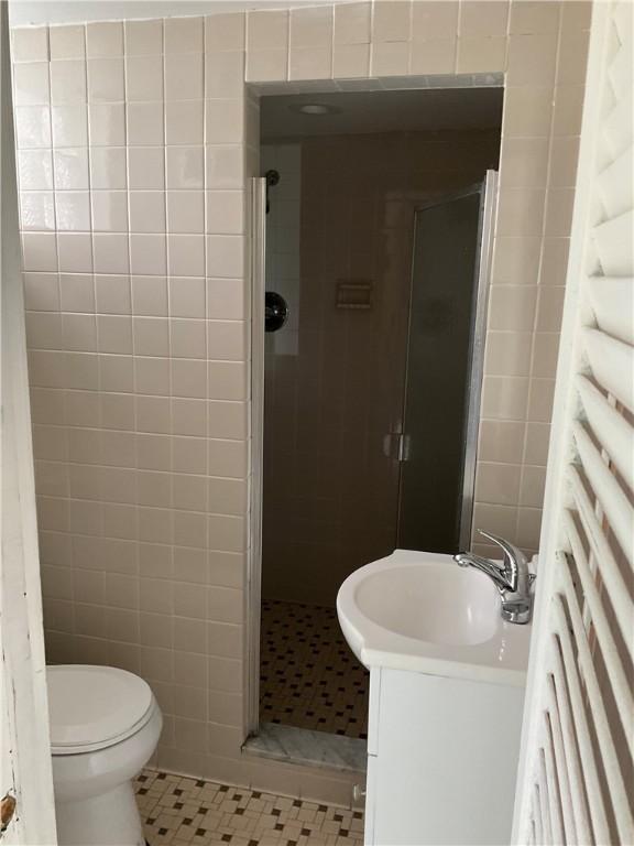 157 Suncrest Dr, Verona, PA 15147 - bathroom featuring tile walls, tile patterned flooring, vanity, a shower stall, and toilet