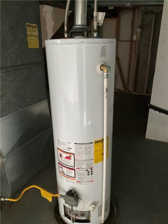 157 Suncrest Dr, Verona, PA 15147 - utility room featuring water heater