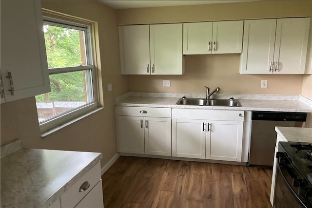 157 Suncrest Dr, Verona, PA 15147 - kitchen featuring a sink, stove, light countertops, dishwasher, and wood finished floors
