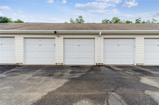 300 Hidden Ridge Ct Unit 203, South Park, PA 15129 - view of garage