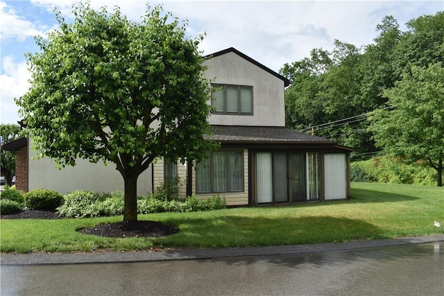 117 Queens Way N, Strabane, PA 15317 - view of front facade with a front lawn