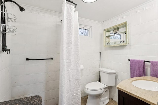 452 Clark Hollow Rd, Fairfield Twp, PA 15944 - bathroom featuring vanity, tiled shower, toilet, and crown molding