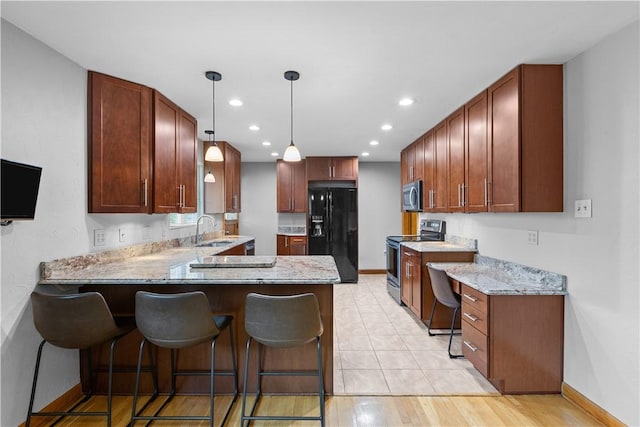 127 Craig Dr, Hempfield Twp Wml, PA 15601 - kitchen with appliances with stainless steel finishes, a sink, a peninsula, baseboards, and recessed lighting
