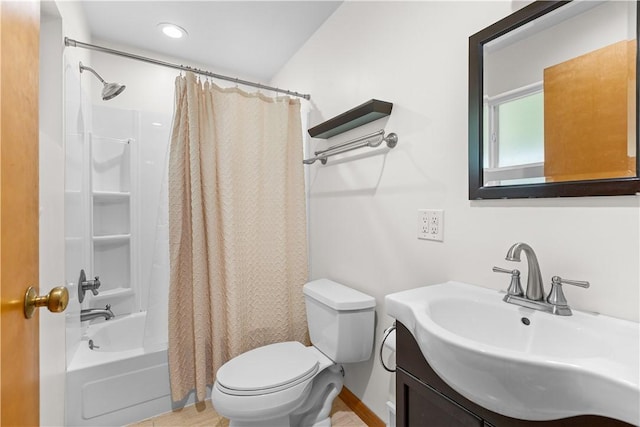 127 Craig Dr, Hempfield Twp Wml, PA 15601 - bathroom featuring shower / bathtub combination with curtain, vanity, and toilet
