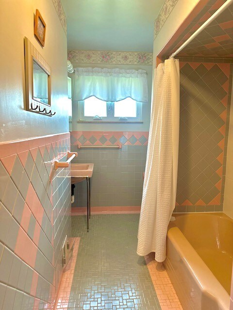 805 Brierly Ln, Munhall, PA 15120 - photo 28