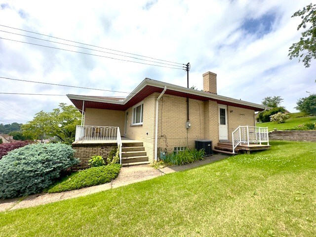 805 Brierly Ln, Munhall, PA 15120 - photo 41